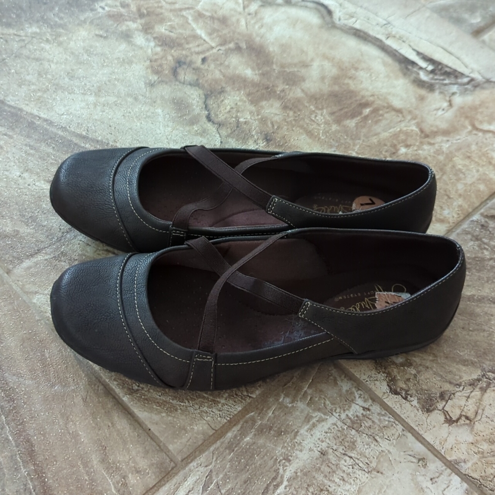 Life Stride brown flats